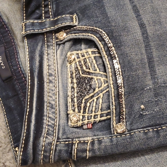 Vigoss Embellished Capri Jeans - Picture 5 of 5